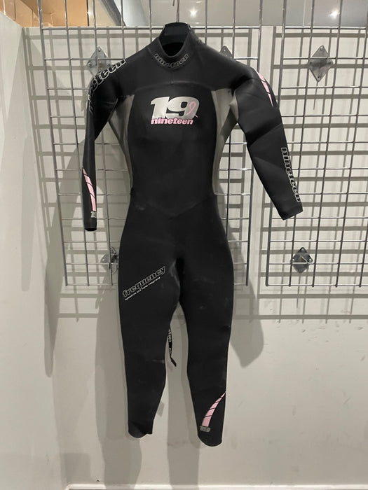 *Nineteen Women's Frequency Full Wetsuit Small