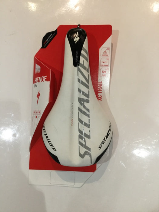 Specialized Henge Pro Saddle Blk/Wht 143mm