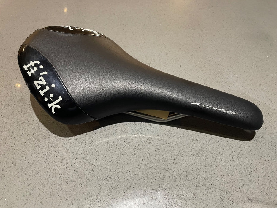 *Fizik Antares Road Saddle Black 140mm