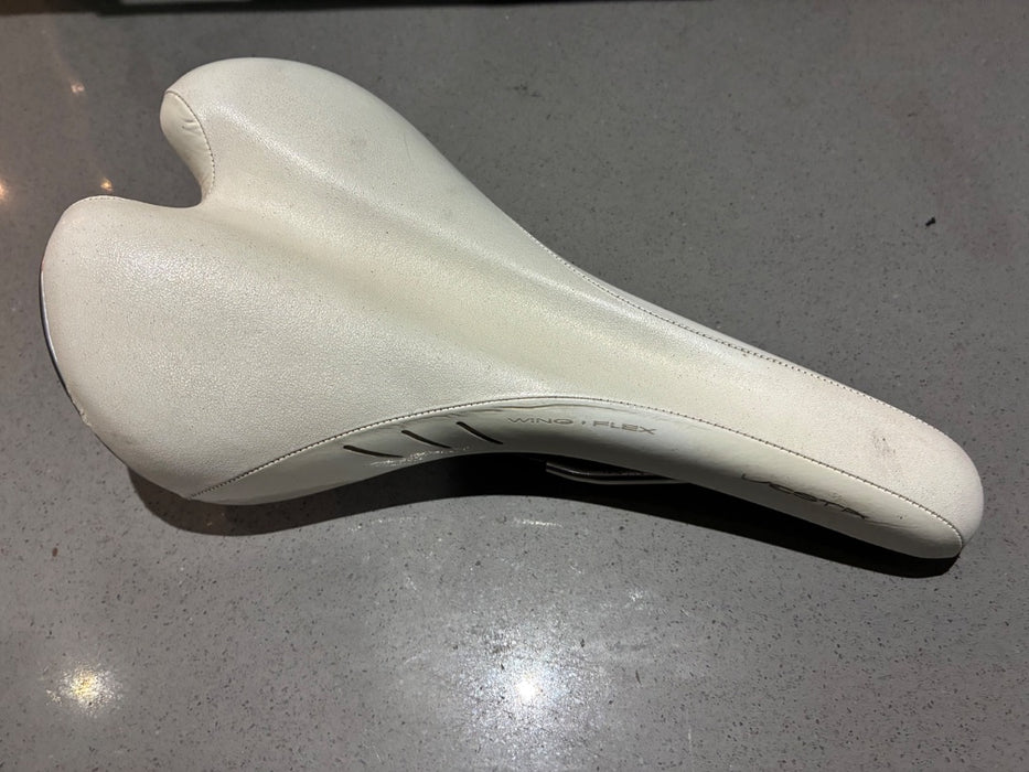 *Fizik Vitesse Saddle White 148mm