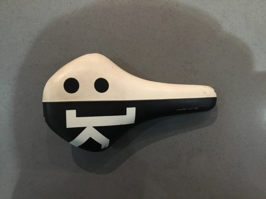 Fizik Ares Saddle Black/White 138mm